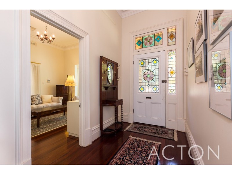 9 Fraser Street, Swanbourne WA 6010