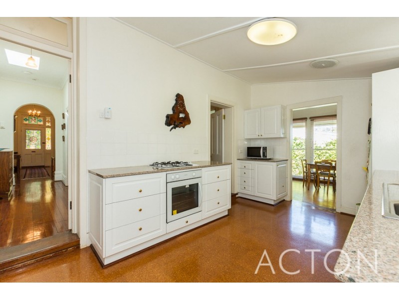 9 Fraser Street, Swanbourne WA 6010