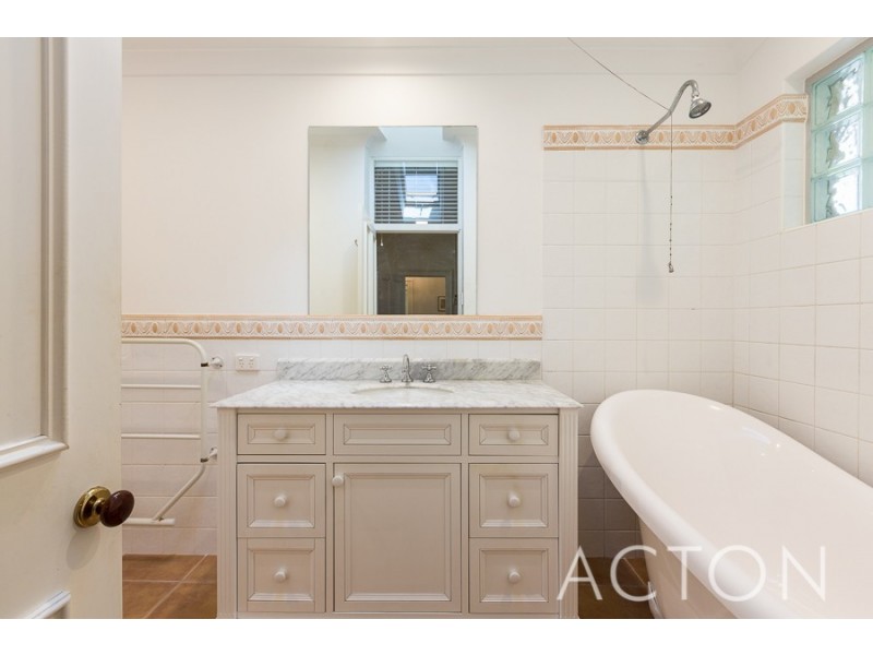 9 Fraser Street, Swanbourne WA 6010