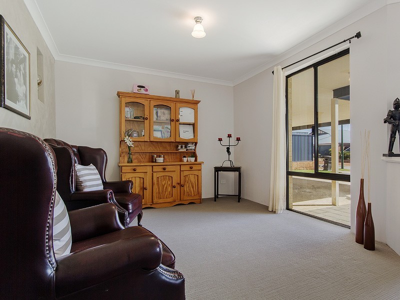 4 Peach Way, Byford WA 6122