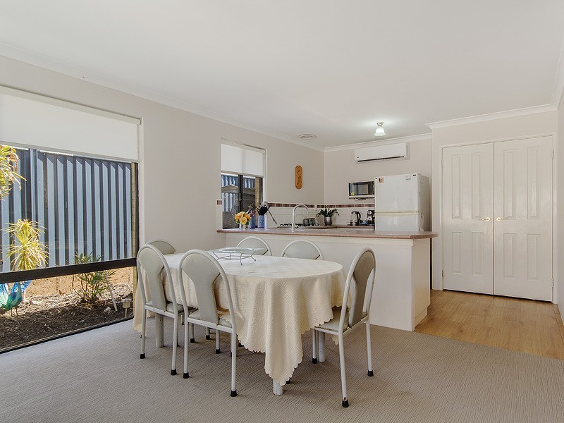 4 Peach Way, Byford WA 6122