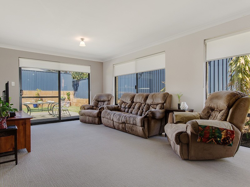 4 Peach Way, Byford WA 6122