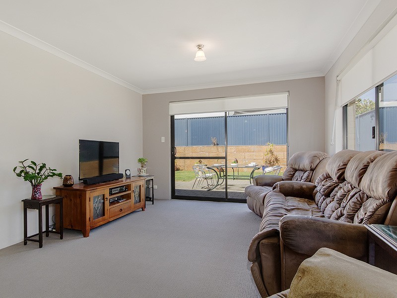 4 Peach Way, Byford WA 6122