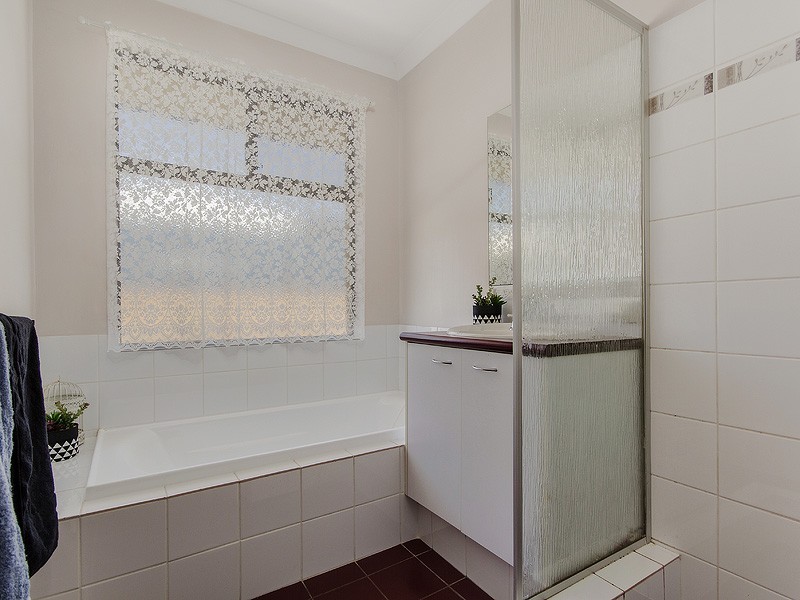 4 Peach Way, Byford WA 6122