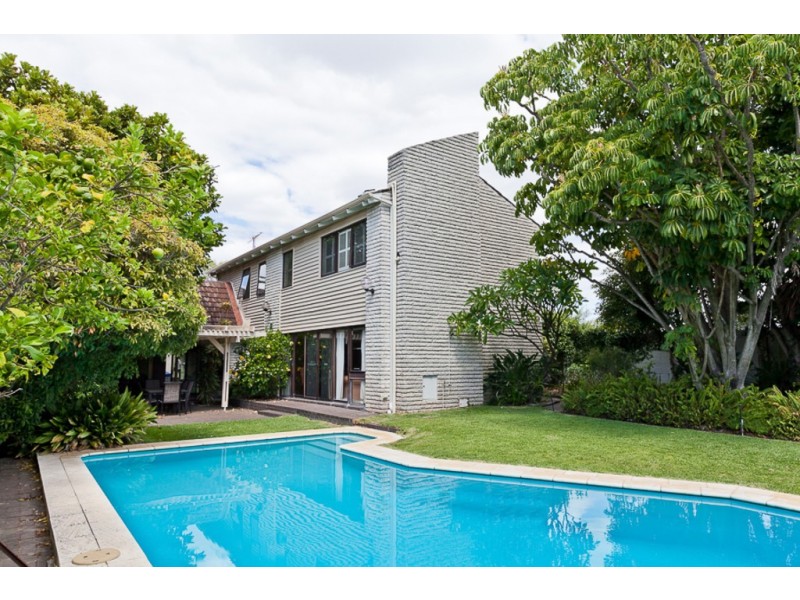 8 Robert Street, Dalkeith WA 6009