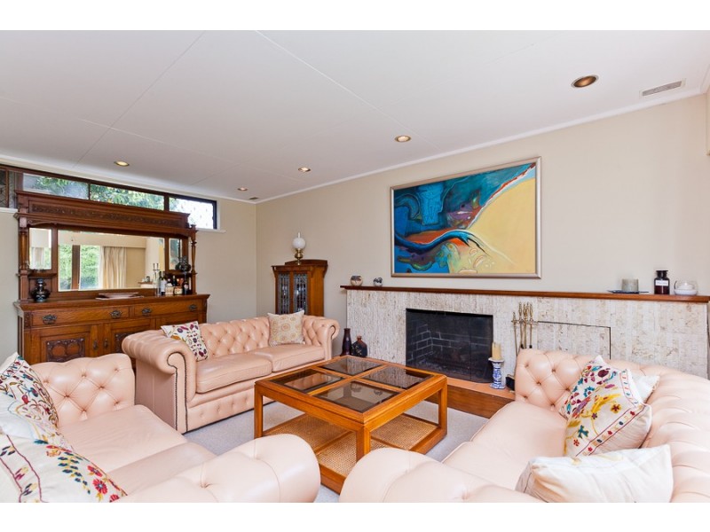 8 Robert Street, Dalkeith WA 6009