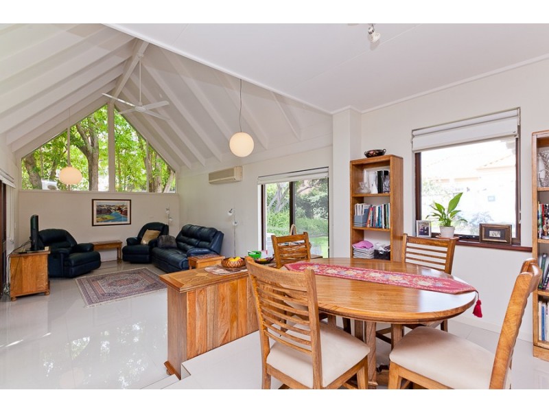 8 Robert Street, Dalkeith WA 6009