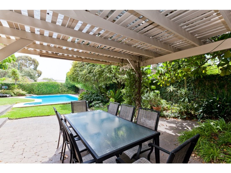 8 Robert Street, Dalkeith WA 6009