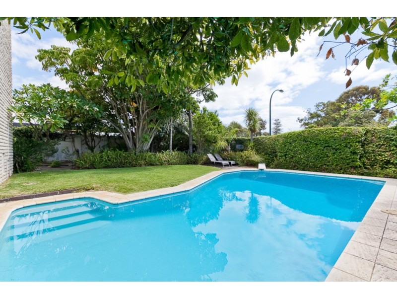 8 Robert Street, Dalkeith WA 6009