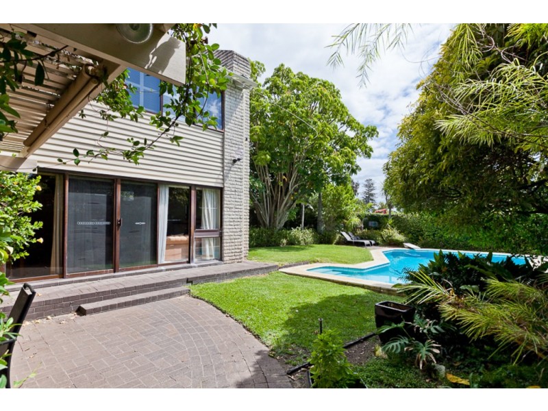 8 Robert Street, Dalkeith WA 6009