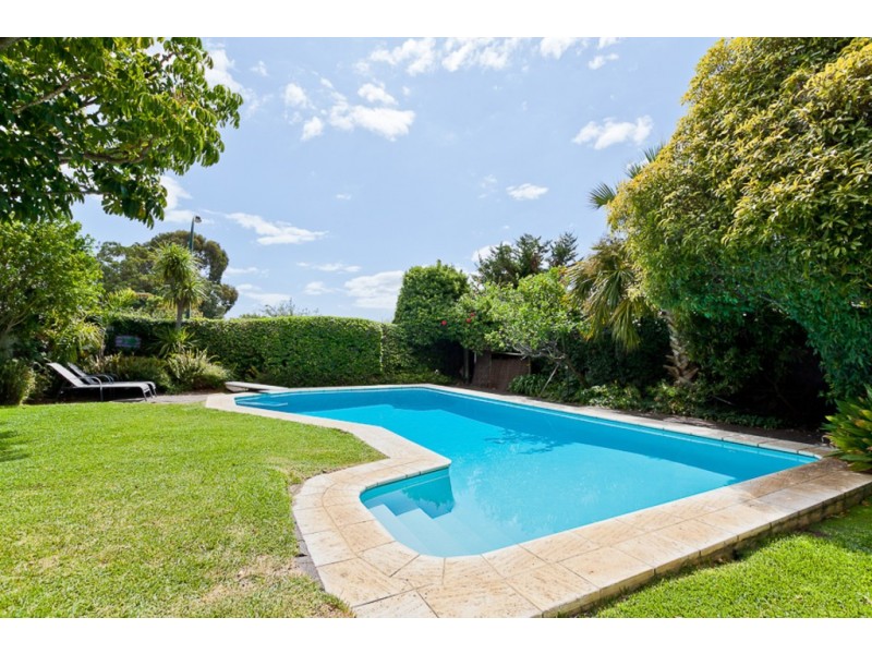 8 Robert Street, Dalkeith WA 6009