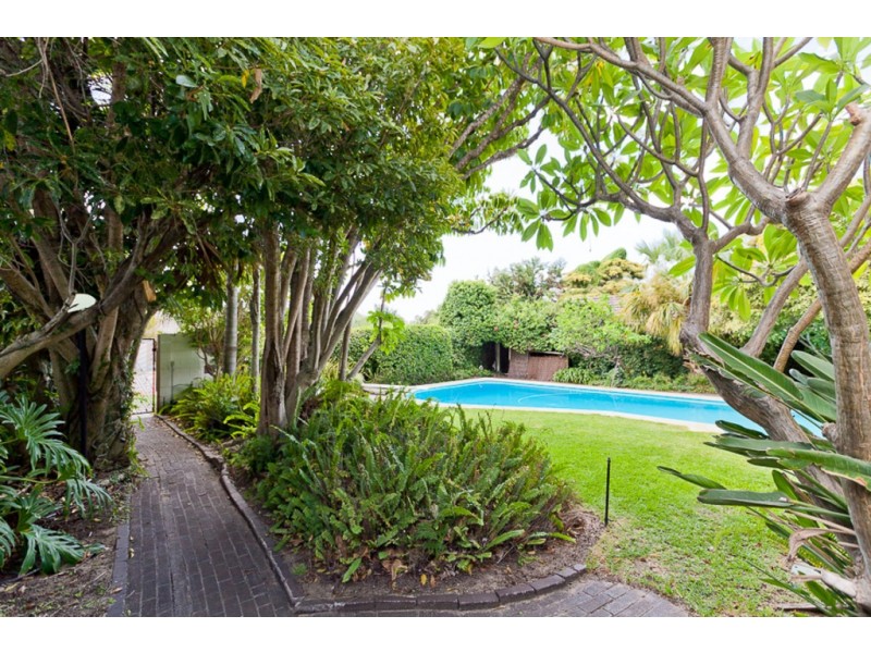 8 Robert Street, Dalkeith WA 6009