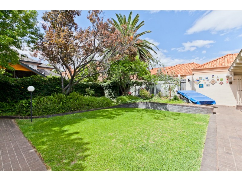 8 Robert Street, Dalkeith WA 6009