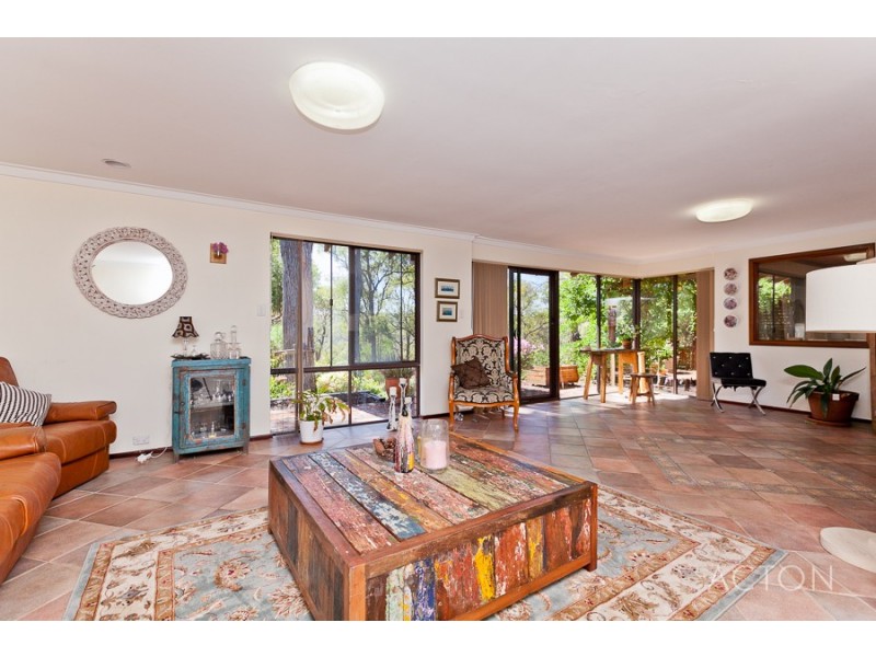 25 Manjiri Drive, Glen Forrest WA 6071
