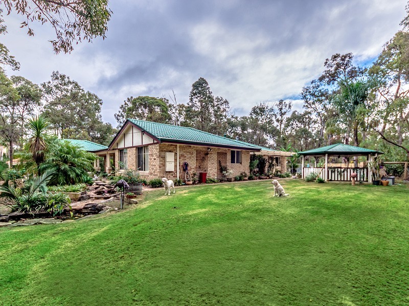 24 Raeburn Road, Roleystone WA 6111