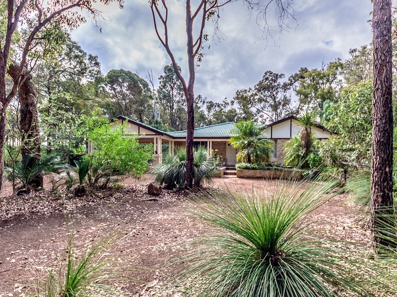 24 Raeburn Road, Roleystone WA 6111