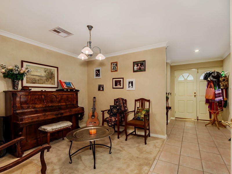 24 Raeburn Road, Roleystone WA 6111