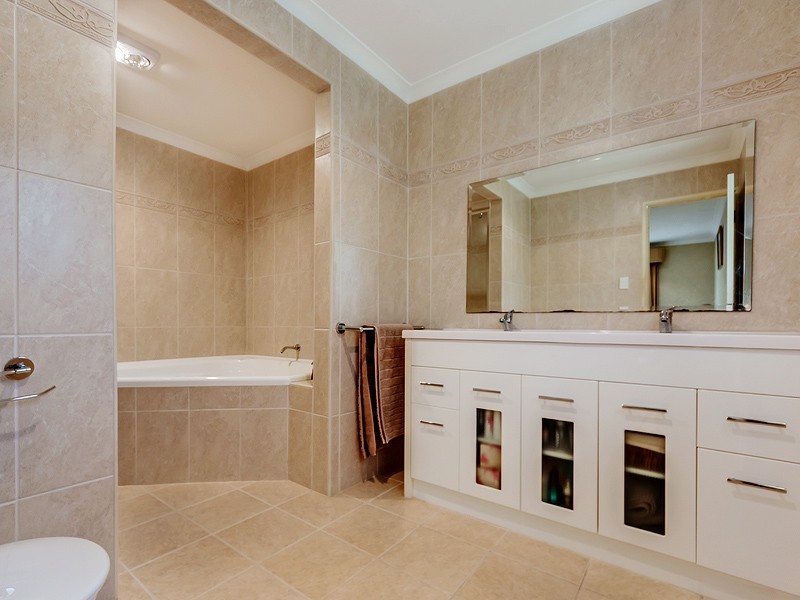 24 Raeburn Road, Roleystone WA 6111