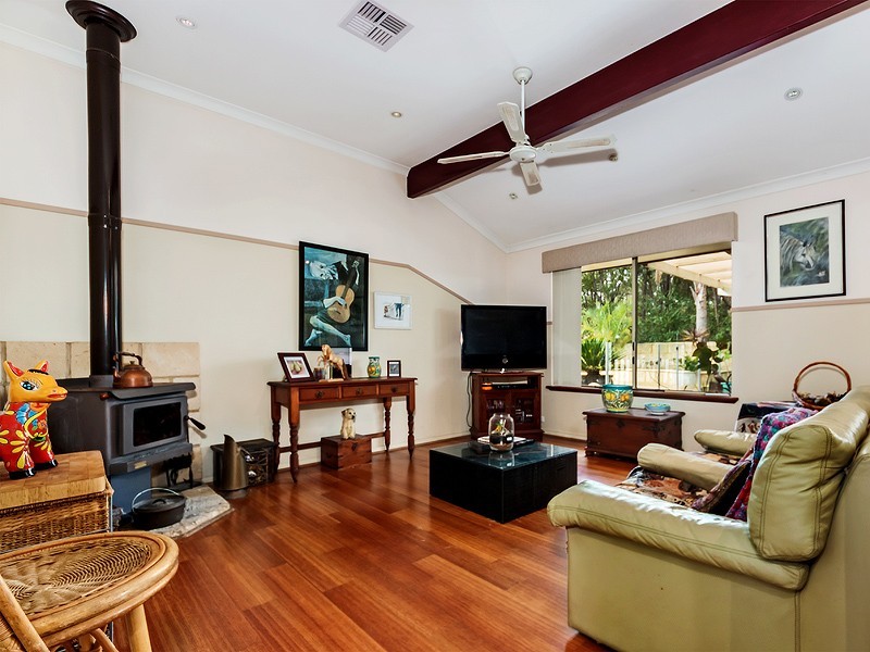 24 Raeburn Road, Roleystone WA 6111