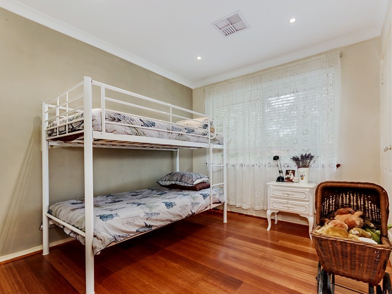 24 Raeburn Road, Roleystone WA 6111