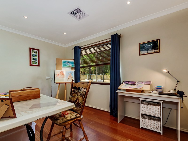 24 Raeburn Road, Roleystone WA 6111