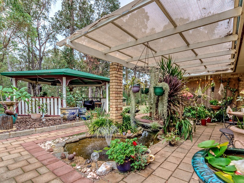 24 Raeburn Road, Roleystone WA 6111