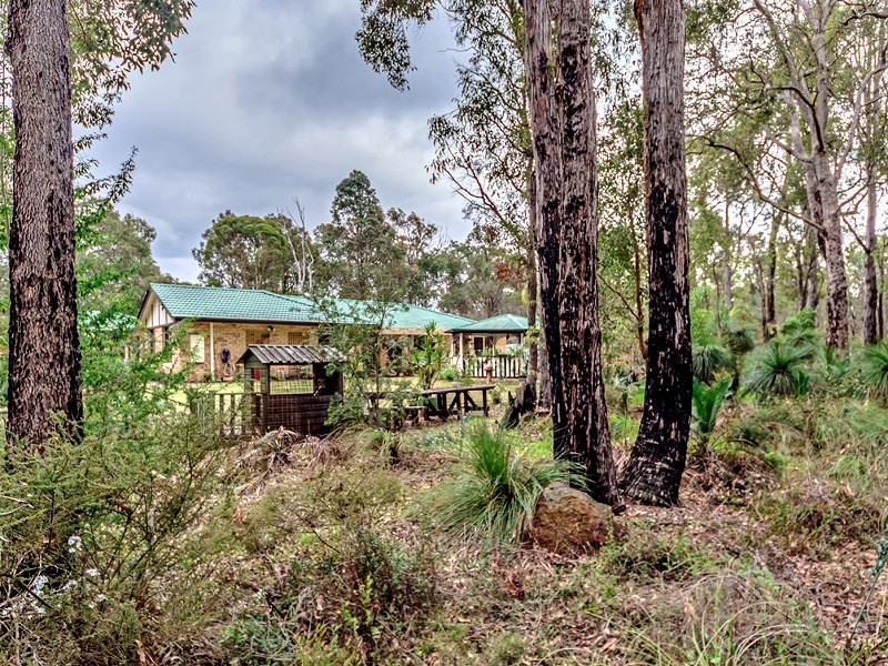 24 Raeburn Road, Roleystone WA 6111