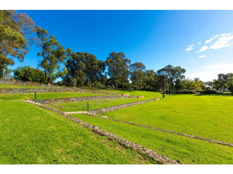 3 Lupin Hill Grove, Nedlands WA 6009