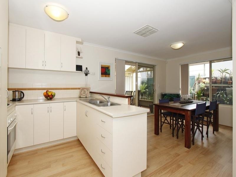 2/20 Wyong Road, Bentley WA 6102