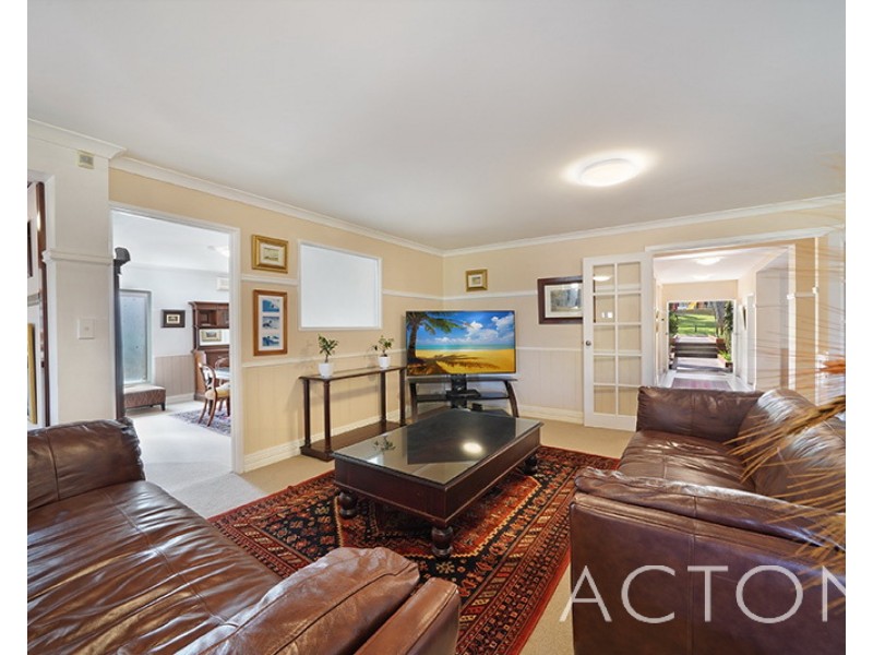 11 Charles Lane, Mount Claremont WA 6010