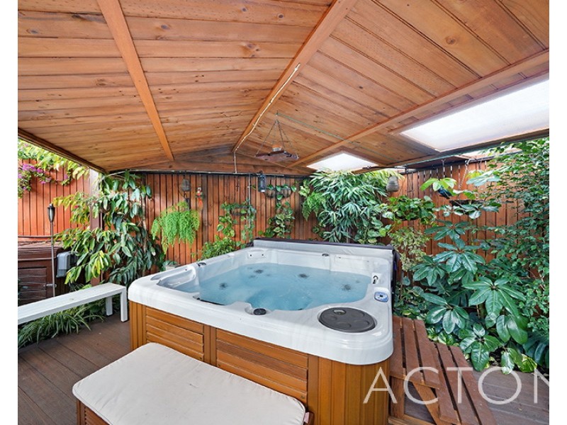 11 Charles Lane, Mount Claremont WA 6010