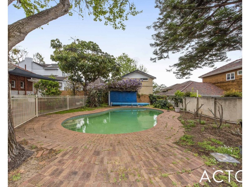 18 Gallop Road, Dalkeith WA 6009