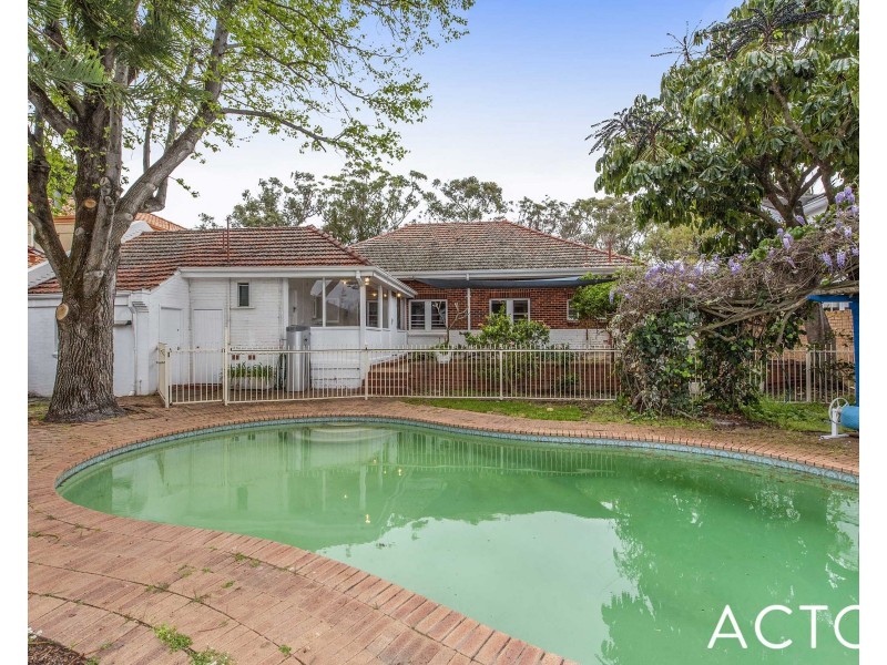 18 Gallop Road, Dalkeith WA 6009