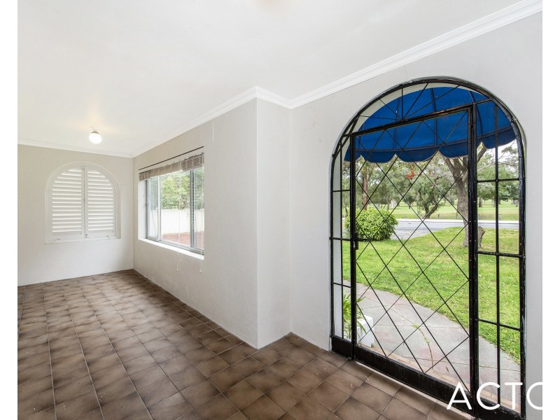18 Gallop Road, Dalkeith WA 6009