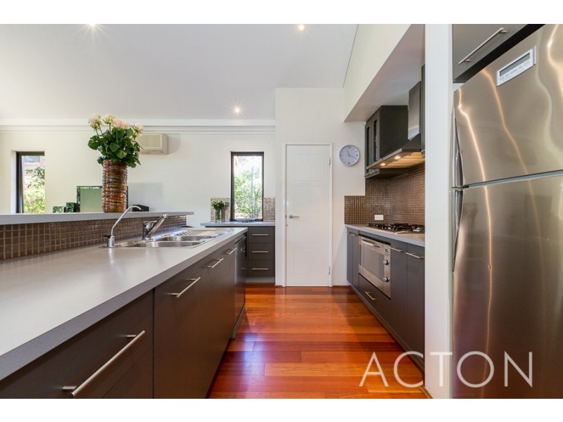 18 Henshaw Lane, Claremont WA 6010