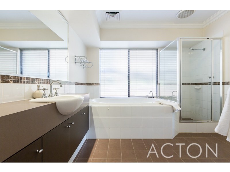 18 Henshaw Lane, Claremont WA 6010