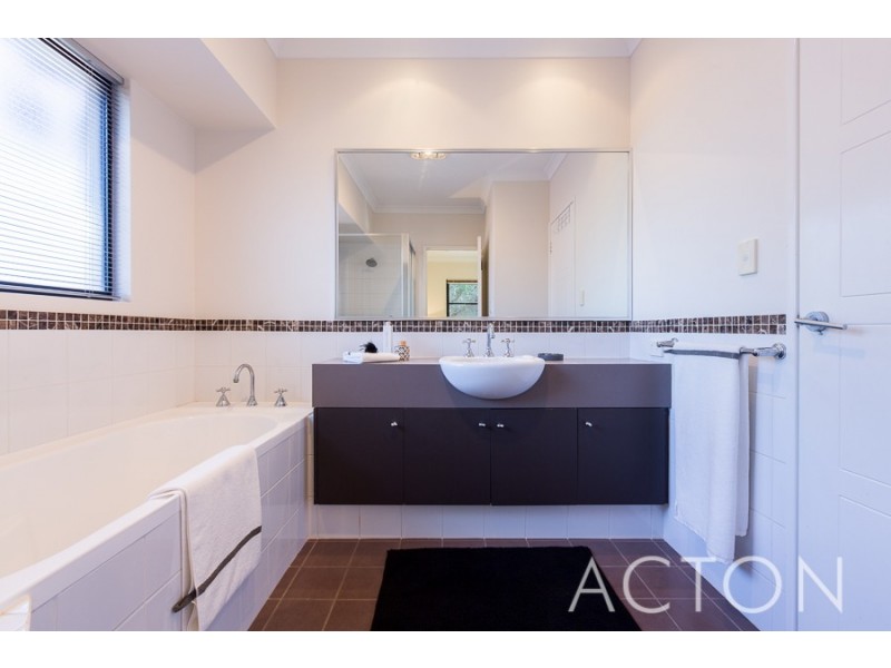 18 Henshaw Lane, Claremont WA 6010