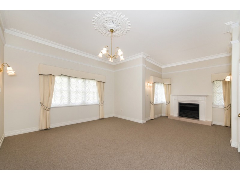 14 Hobbs Avenue, Dalkeith WA 6009