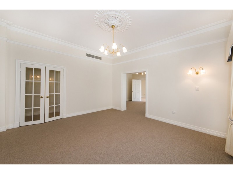 14 Hobbs Avenue, Dalkeith WA 6009