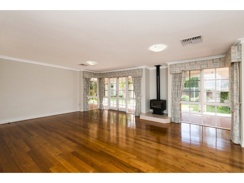 14 Hobbs Avenue, Dalkeith WA 6009