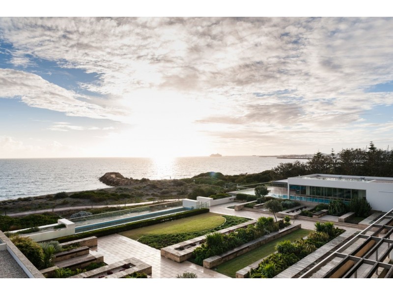 12/21 Ocean Drive, North Coogee WA 6163