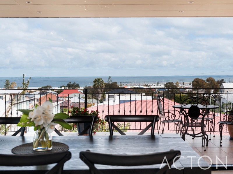 11 Beard Street, Beaconsfield WA 6162