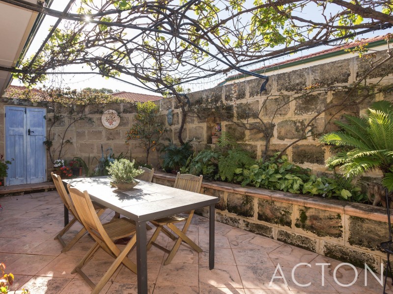 5/13 Kitchener Road, Melville WA 6156