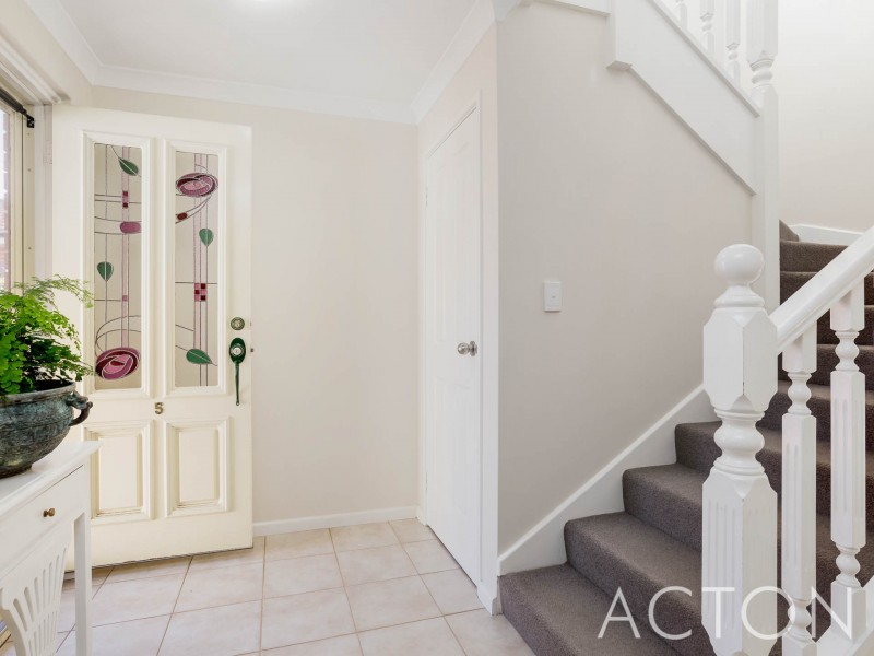 5/13 Kitchener Road, Melville WA 6156