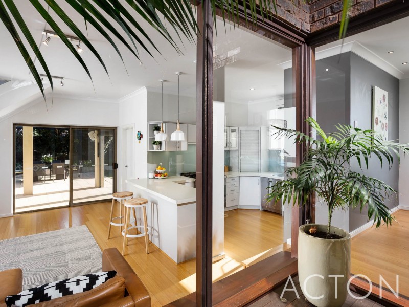 8 Edwards Street, Booragoon WA 6154