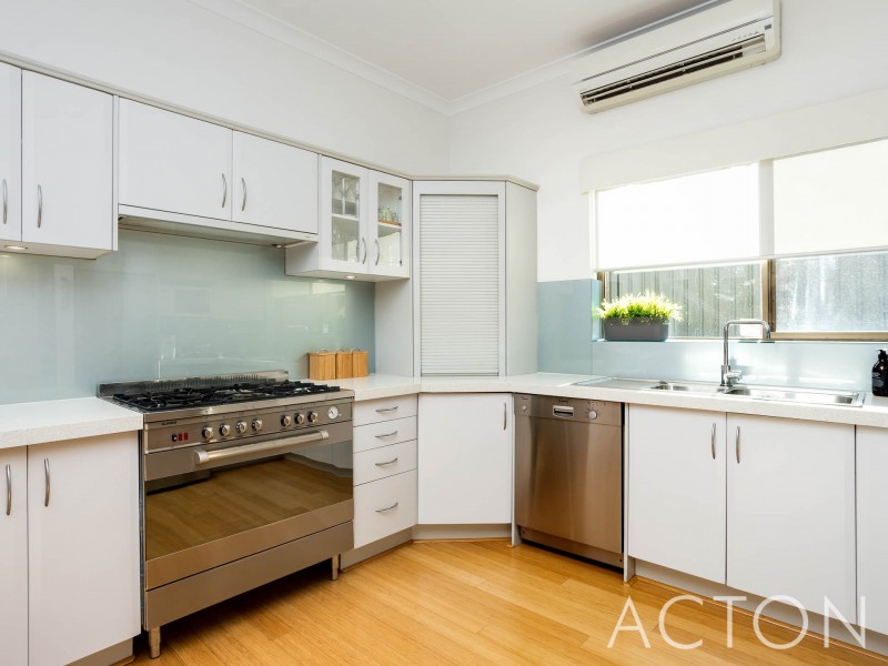8 Edwards Street, Booragoon WA 6154