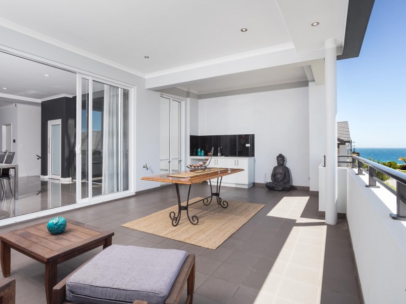 5 Draper Street, North Coogee WA 6163