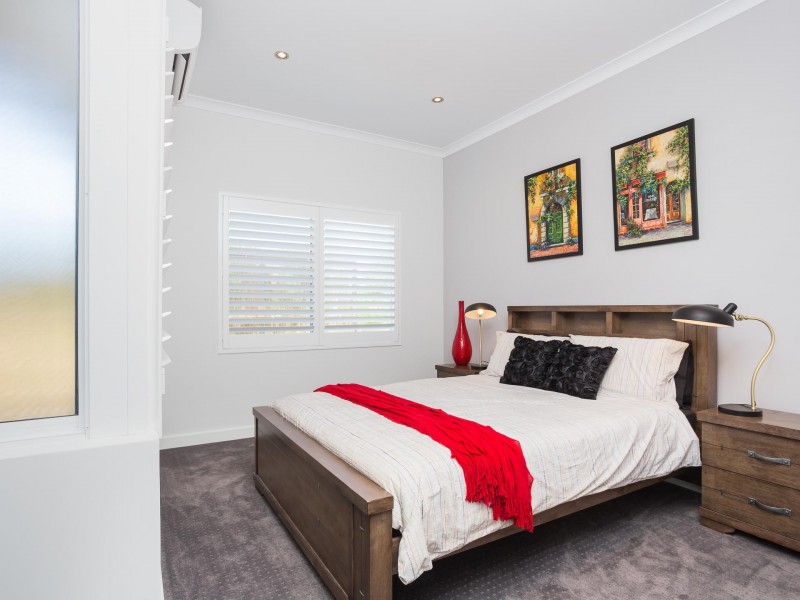 5 Draper Street, North Coogee WA 6163