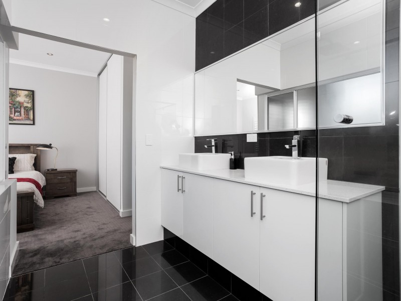 5 Draper Street, North Coogee WA 6163