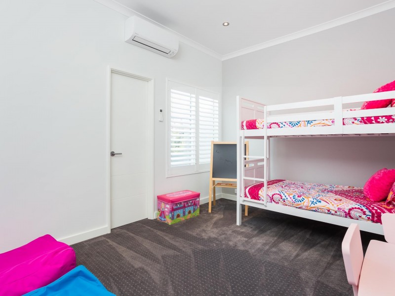 5 Draper Street, North Coogee WA 6163